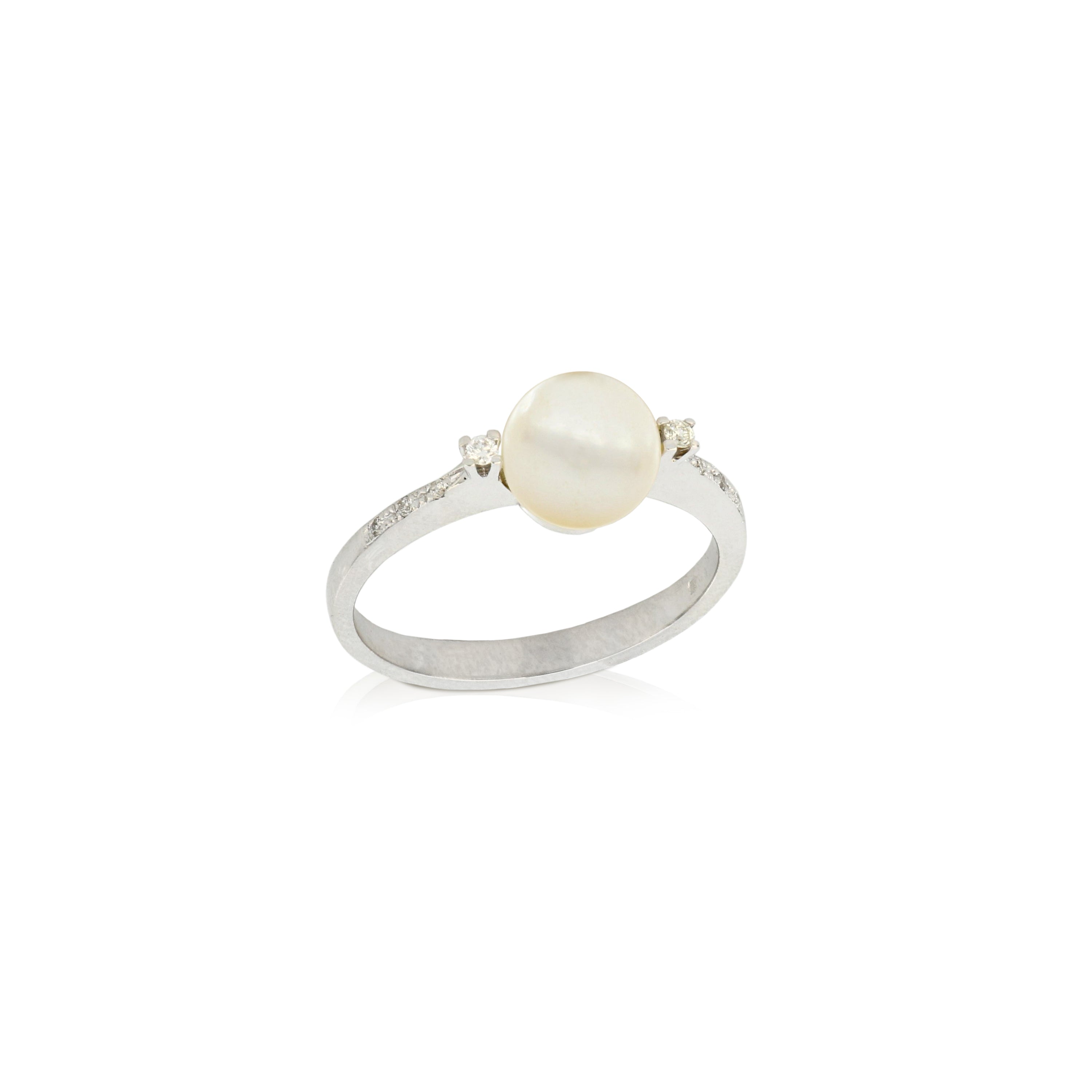 Pearl ring with brilliants - GDAN00026